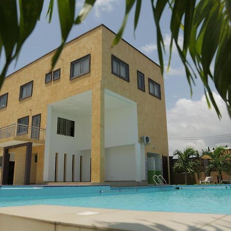 Cocktail and Dreams Hotel Accra Exteriör bild