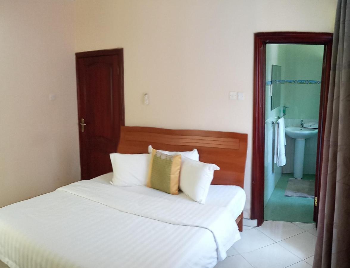 Cocktail and Dreams Hotel Accra Exteriör bild