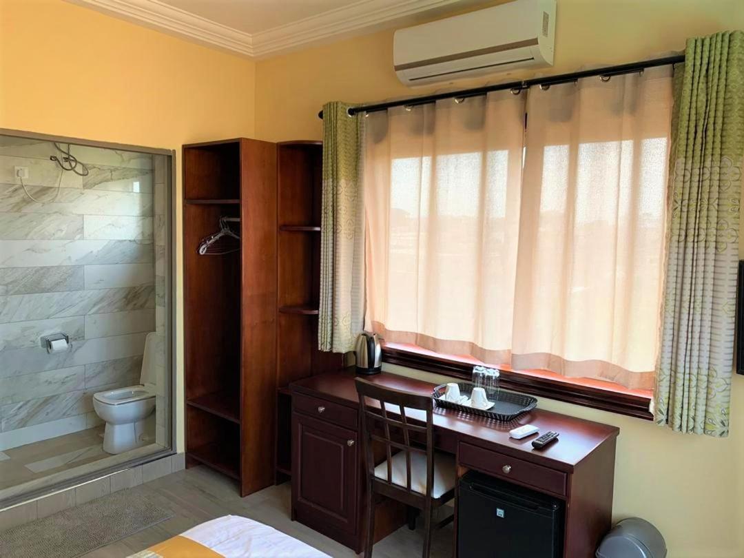 Cocktail and Dreams Hotel Accra Exteriör bild